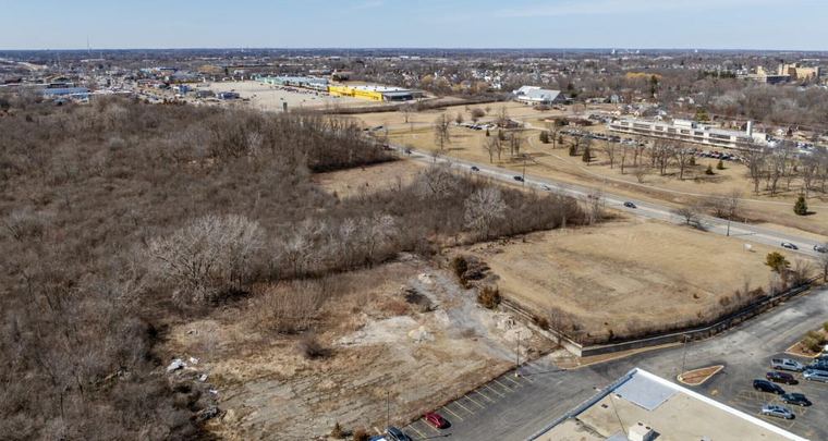 2107 Belvidere Road, Waukegan